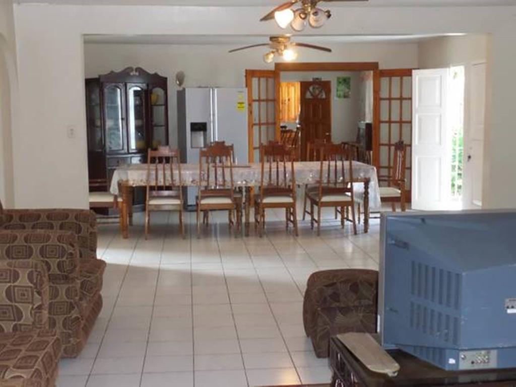 מונטגו ביי Villa Donna Inn מראה חיצוני תמונה